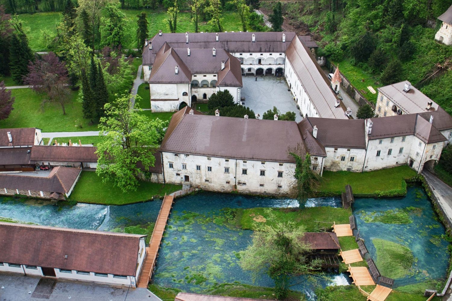 Izdelek brez naslova