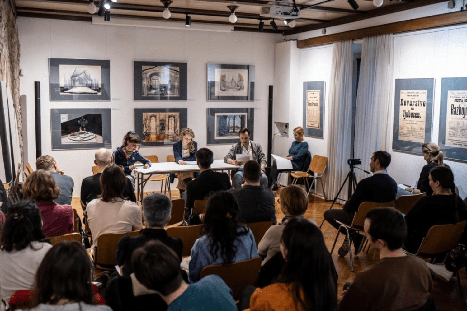 Javni sklad RS za kulturne dejavnosti v letu 2026 začenja s prirejanjem novega plesnega izobraževanja, razdeljenega v štiri sklope, ki sledijo ritmu narave – zimi, pomladi, poletju in jeseni. Vsak (3)